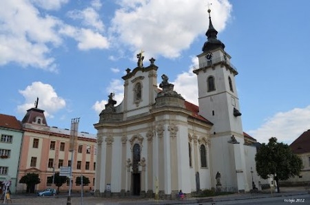 D�stojn� c�rkevn� poh�eb v kostele He�man�v M�stec s ulo�en�m do hrobu na m�stn�m h�bitov�. Doprava zesnul�ho z Chrudimi  cena od 14 400 K� s DPH