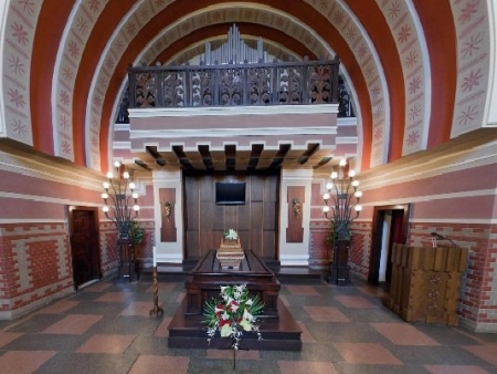 D�stojn� smute�n� ob�ad ve velk� smute�n� s�ni pardubick�ho krematoria se zpopeln�n�m a �ivou hudbou. Doprava zesnul�ho z Pardubic cena od 21 150 K�